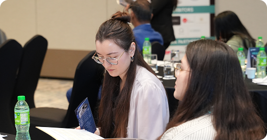 Student engaging with healthcare leadership content